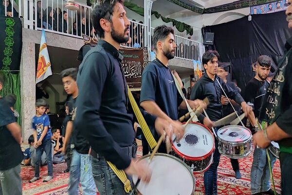 مراسم عزاداری آقا ابا عبدالله الحسین (ع) در شب عاشورا حسینی در شهر بار 