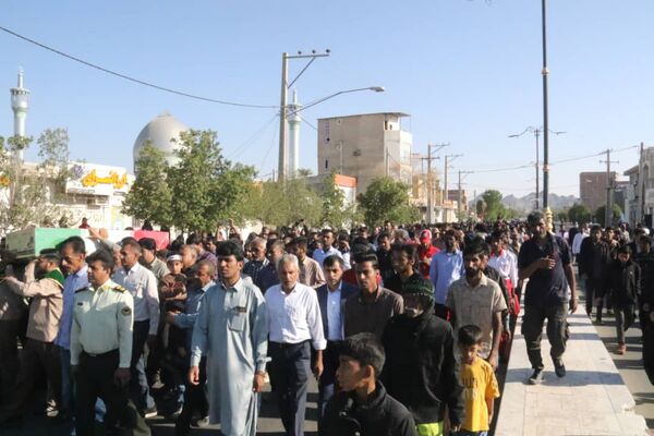 تشییع پیکر شهید گمنام در قلعه‌گنج همراه با حضور گسترده مردم