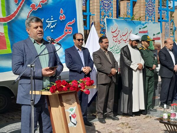 آیین نواختن زنگ سپاس معلم در دبیرستان دخترانه ارشاد تربت حیدریه 