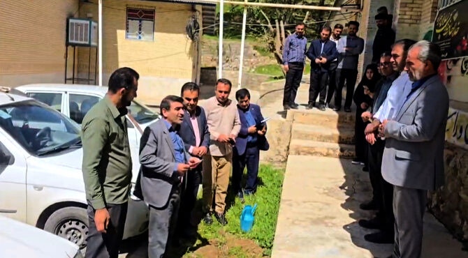نهال امید به یاد دانش‌آموزان میناب در میانکوه 
