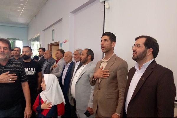  جشن پدر و دختری در دبستان مالک اشتر ملارد در دهه کرامت پیوند مهر را طنین انداز کرد 