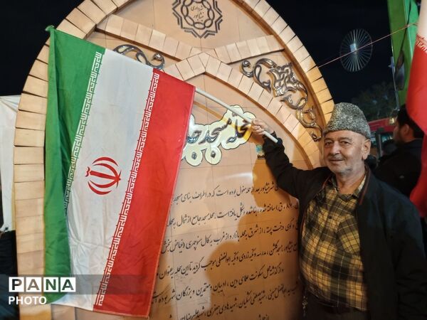 نیشابور  در آغوش باران؛ قصه دلدادگی مردم در مسجد جامع 