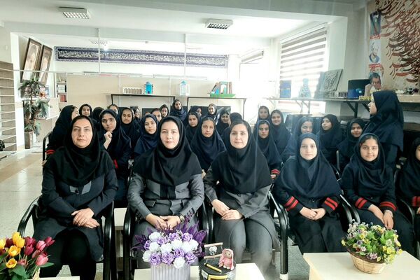 برگزاری دهه‌ ریاضیات در مدرسه هیات امنایی فرزانگان شهرستان ملارد