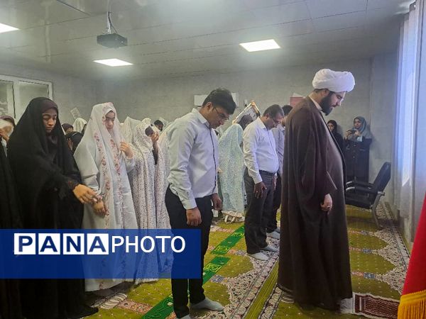 نماز جماعت به امامت امام جمعه‌‌‌ی موقت میناب