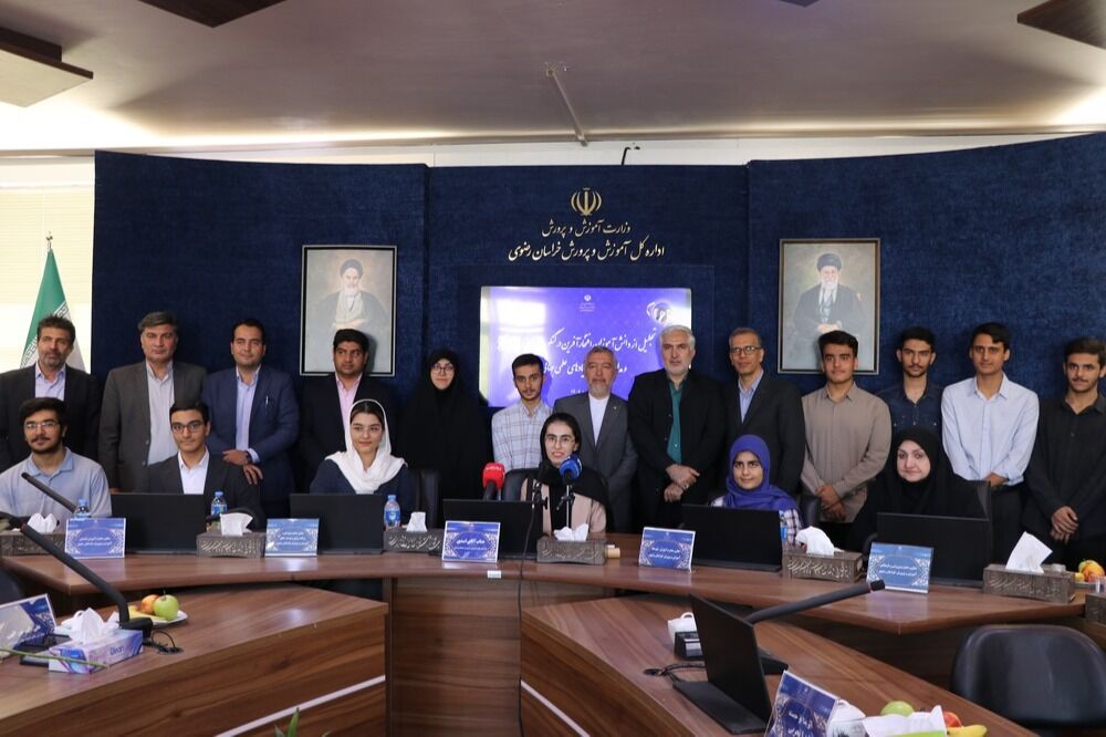 تجلیل از دانش آموزان افتخارآفرین خراسان رضوی در کنکور سراسری و مدال آور در المپیادهای علمی جهانی