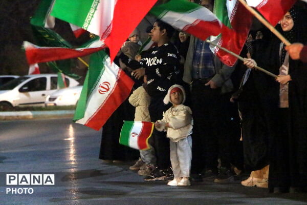 تجمع باشکوه دختران دانش‌آموز یزد