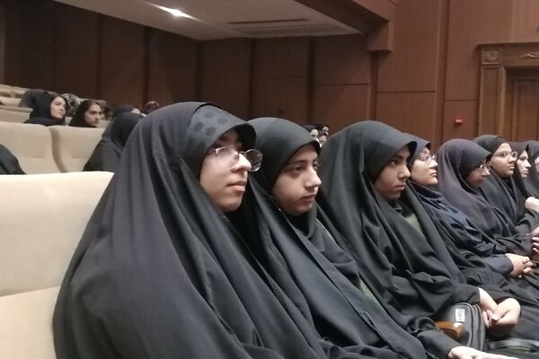 تقدیر از ستارگان علمی، فرهنگی و ورزشی دختر به‌مناسبت دهه کرامت
