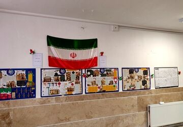 اجرای روزنامه دیواری ایرانمون در دبستان هاتف