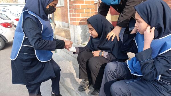 بیست و هفتمین مانور زلزله و ایمنی با شعار "مدرسه ایمن جامعه تاب آور " در دبستان پیام۲ ناحیه یک 