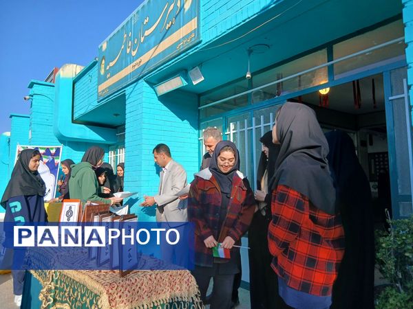  تجلیل از همیاران معلم در دبیرستان فاطمیه