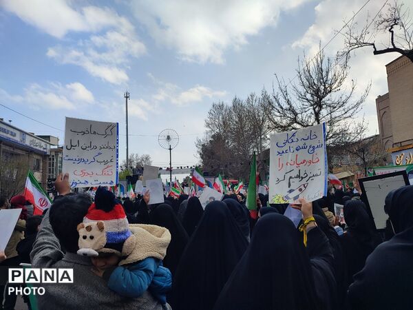 اجتماع بزرگ مردم نیشابور برای بیعت با سومین رهبر جمهوری اسلامی ایران 