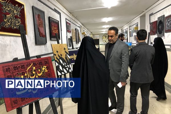 برپایی نمایشگاه آثار هنری دانش‌آموزان به مناسبت دهه فجر 