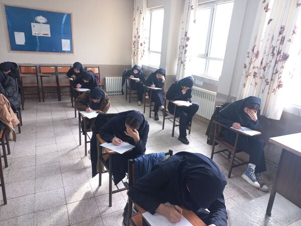 برگزاری موفق و منظم امتحانات نوبت اول دبیرستان شهیده مریم فرهانیان شهرستان چناران