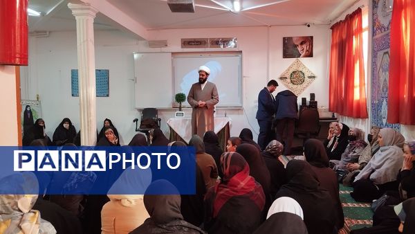 جلسه آموزش فرزند پروری برای والدین در مدرسه دخترانه مهندس رحمانی فرد ناحیه یک مشهد 