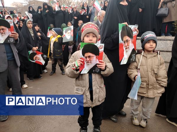 تولد ۴۷ساله‌گی انقلاب ایران در خیابان پانزده خرداد