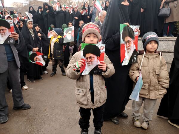 تولد ۴۷ساله‌گی انقلاب ایران در خیابان پانزده خرداد