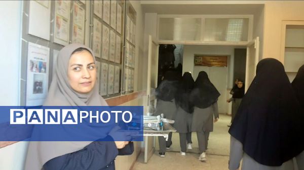 مراسم اولین روز سال تحصیلی در دبیرستان فرزانگان ۴