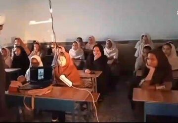 دوره آموزشی هویت دخترانه و اعتماد به نفس در دبیرستان نبوت سرجوئیه رودان