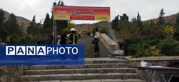 پله نوردی آتش‌نشانان مشهدی در پلکان باباکوهی 