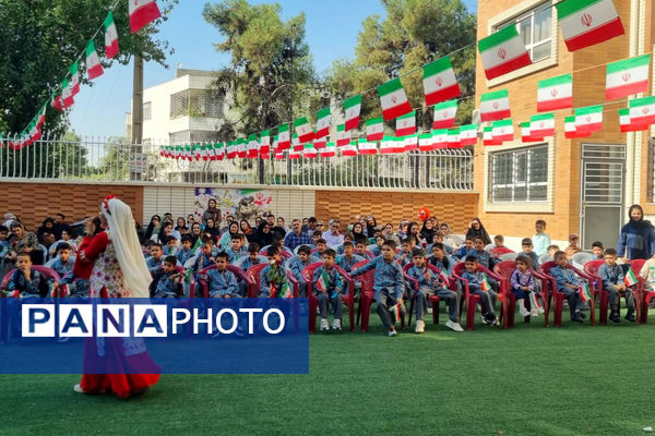 جشن شکوفه‌ها در دبستان آذر صابر ناحیه ۴ شیراز 