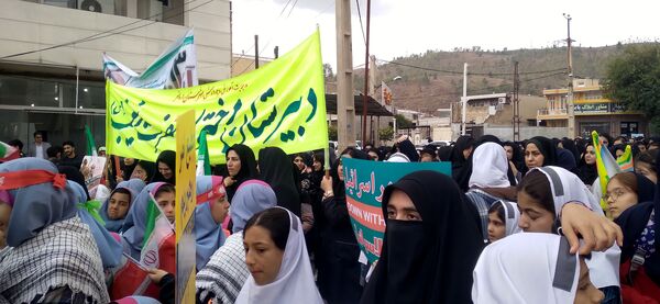 دانش‌آموزان شهرستان دره شهر در روز دانش‌آموز، شعارهای ضد استکباری سر دادند