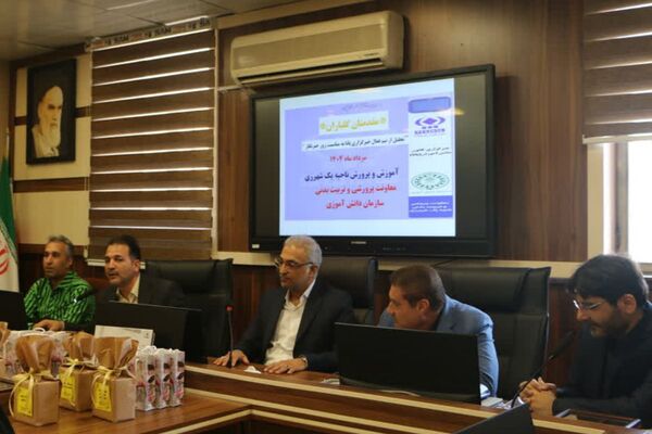 تجلیل از دانش‌آموز خبرنگاران پانا ناحیه یک شهرری به مناسبت روز خبرنگار