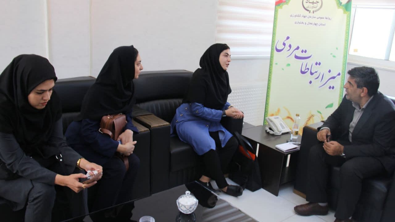 سنتِ خدمت در ایستگاهِ ارتباطات