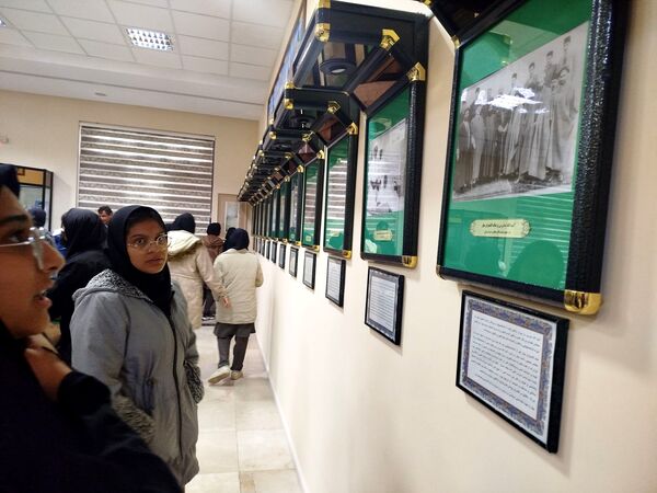 بازدید دانش آموزان دبیرستان نمونه اندیشه از موزه آرامگاه مدرس 