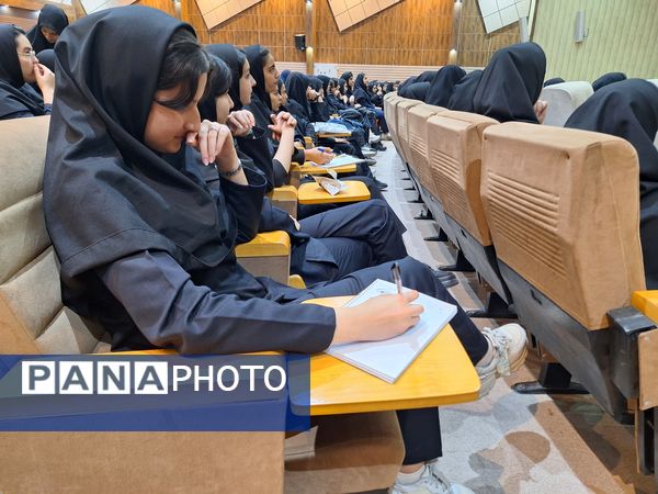 همایش آشنایی با مبانی هوش مصنوعی دانش‌آموزان شهرستان تربت حیدریه 