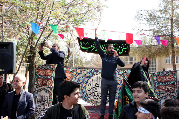 مجتمع مدارس سما کاشان ۱۳ آبان را با یاد شهدا و نام زهرا(س) گرامی داشت
