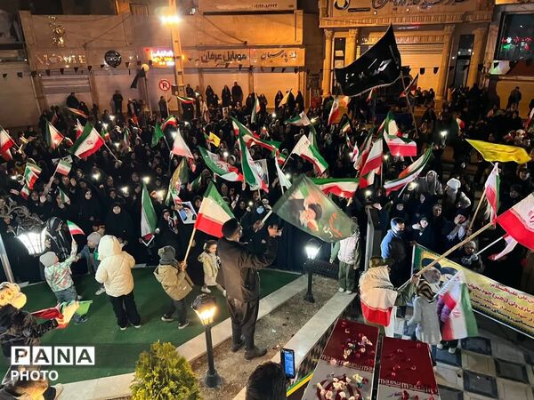 مردم فیروزکوه اجتماع امشب را در کنار دو مهمانانشان گذراندند