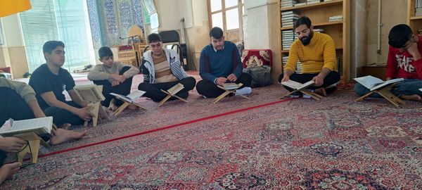 مراسم معنوی اعتکاف دانش‌آموزان پسر ابرکوهی در مسجد چهارده معصوم 