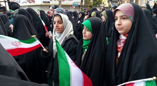 راهپیمایی 22 بهمن در مه ولات 