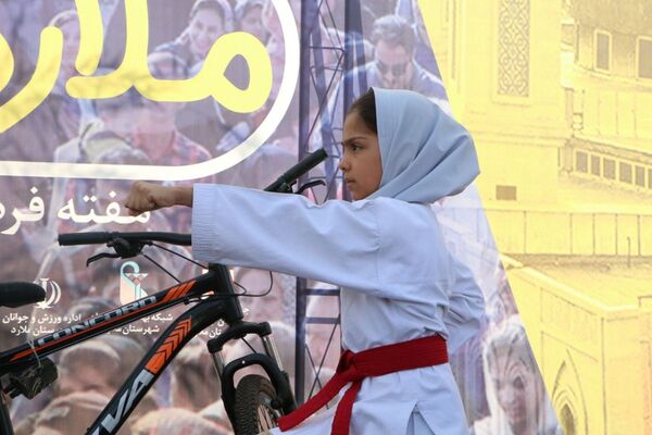 طرح پویا، شهر پویا با برگزاری  همایش پیاده روی خانوادگی در بوستان ورزش ملارد 