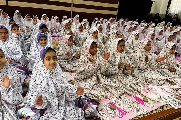 جشن‌نیمه متمرکز بهار بندگی و عبادت برای ۴۵۰ دانش‌آموز آباده‌ای