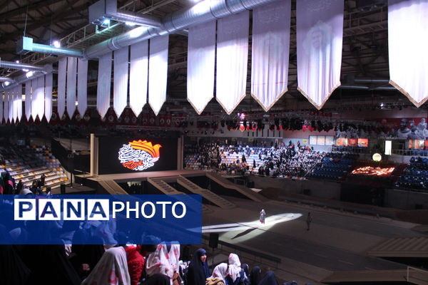 حضور دانش‌آموزان دبیرستان سردار سلیمانی در اجلاسیه شهدای دانش‌آموز استان البرز