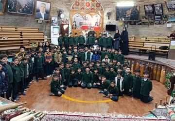 آشنایی دانش آموزان دبستان جوادالائمه با آیین پهلوانی به مناسبت دهه فجر