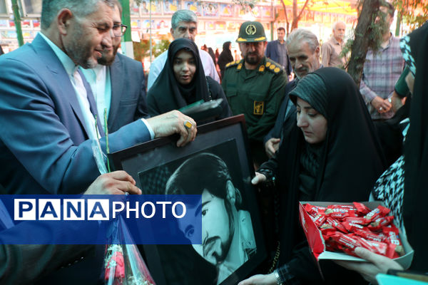 عطرافشانی مزار شهدای فرهنگی استان قم