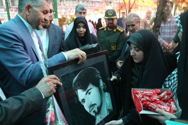 عطرافشانی مزار شهدای فرهنگی استان قم