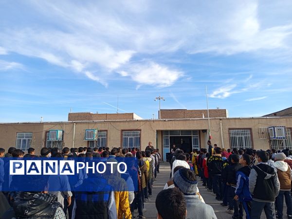 مراسم صبحگاهی در مدرسه پسرانه برادران ابراهیمی نیا