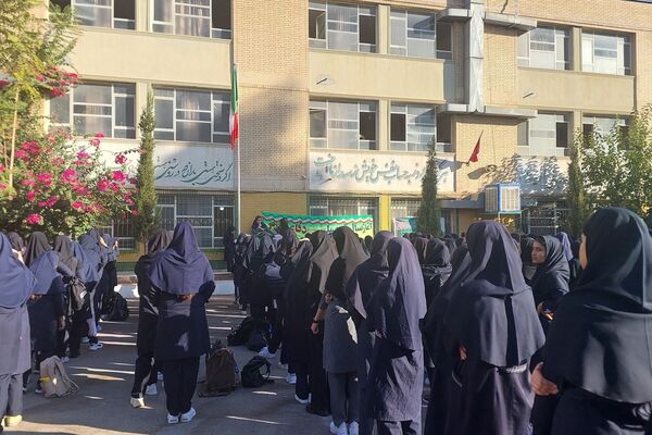 جشن آغاز سال تحصیلی جدید در دبیرستان شهید محمدتقی دستغیب