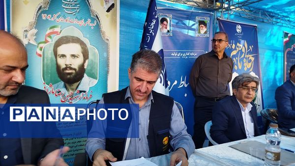  برگزاری میزخدمت درمصلی کرج به‌مناسبت هفته دولت