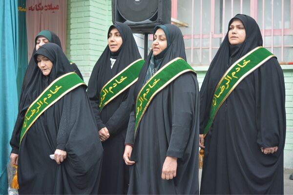 حضور خادمان رضوی در مدرسه قدر بهارستان‌دو