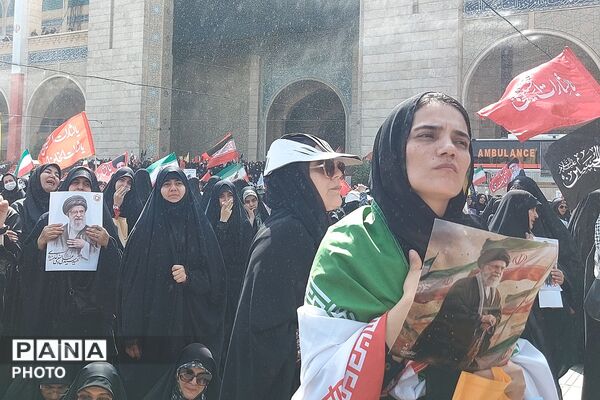حضور باشکوه خونخواهان رهبر شهید در مصلی امام خمینی(ره) تهران