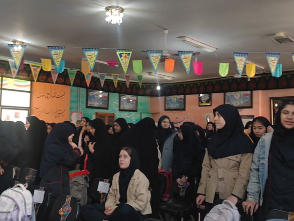 یادآورحماسه سیزدهم آبان دردبیرستان شاهدشهید قاسم سلیمانی