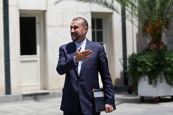 دیپلمات شهید