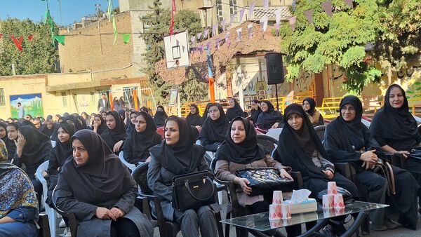 آیین متمرکز استانی نواختن زنگ مهر در مدارس استان البرز