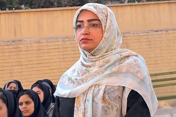 مراسم راز و رهایی؛ پنجره‌ای به دنیای دو نسل در دبیرستان نمونه‌دولتی ولایت بهارستان‌دو