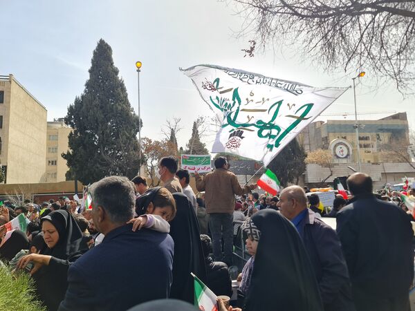 جلوه‌ای از وحدت و همدلی در راهپیمایی ۲۲ بهمن