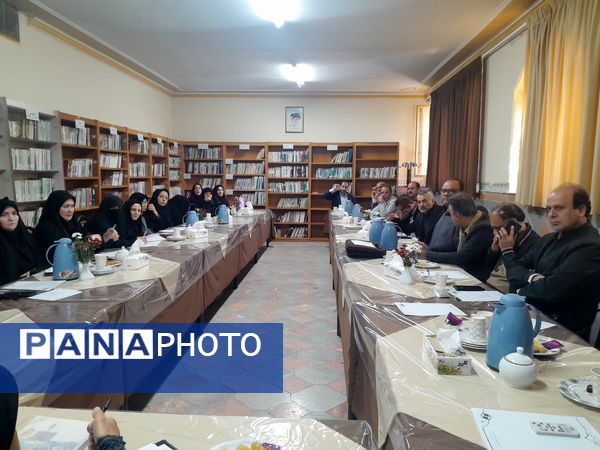 برگزاری پنجمین جلسه هم‌اندیشی مدیران هنرستان‌های ناحیه یک